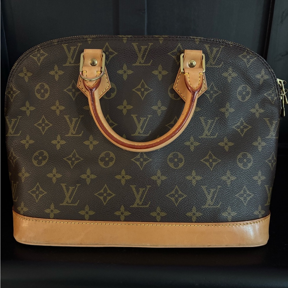 Louis Vuitton Alma MM Satchel  excellent condition authentic